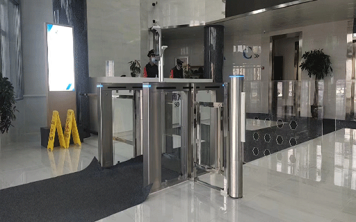 南方航空測溫人臉識別速通門